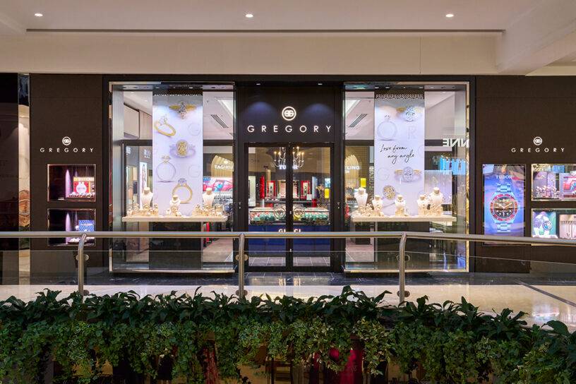 Luxurious jewellery store display in shopping centre.